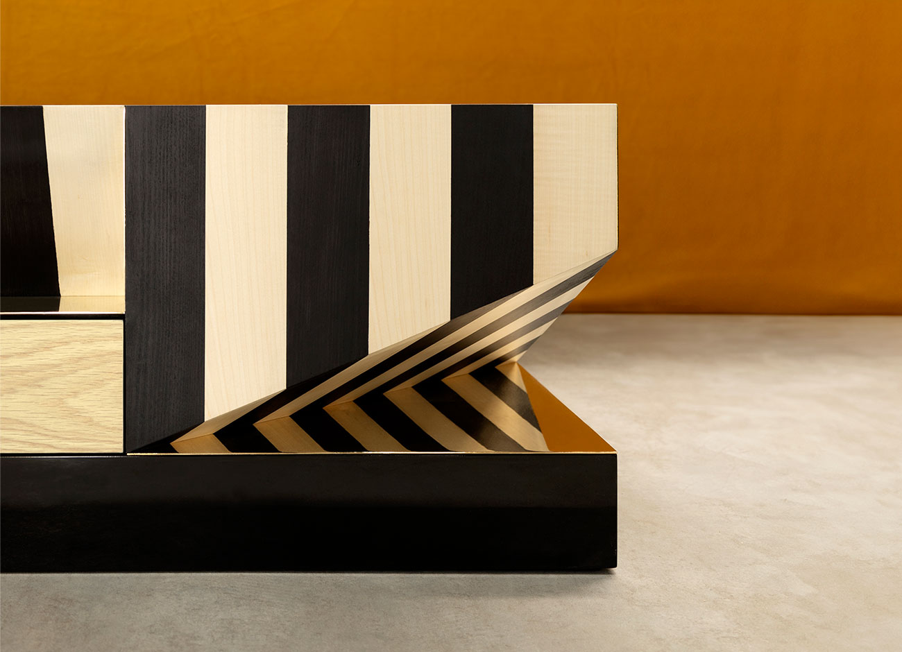 op-art-center-table-6